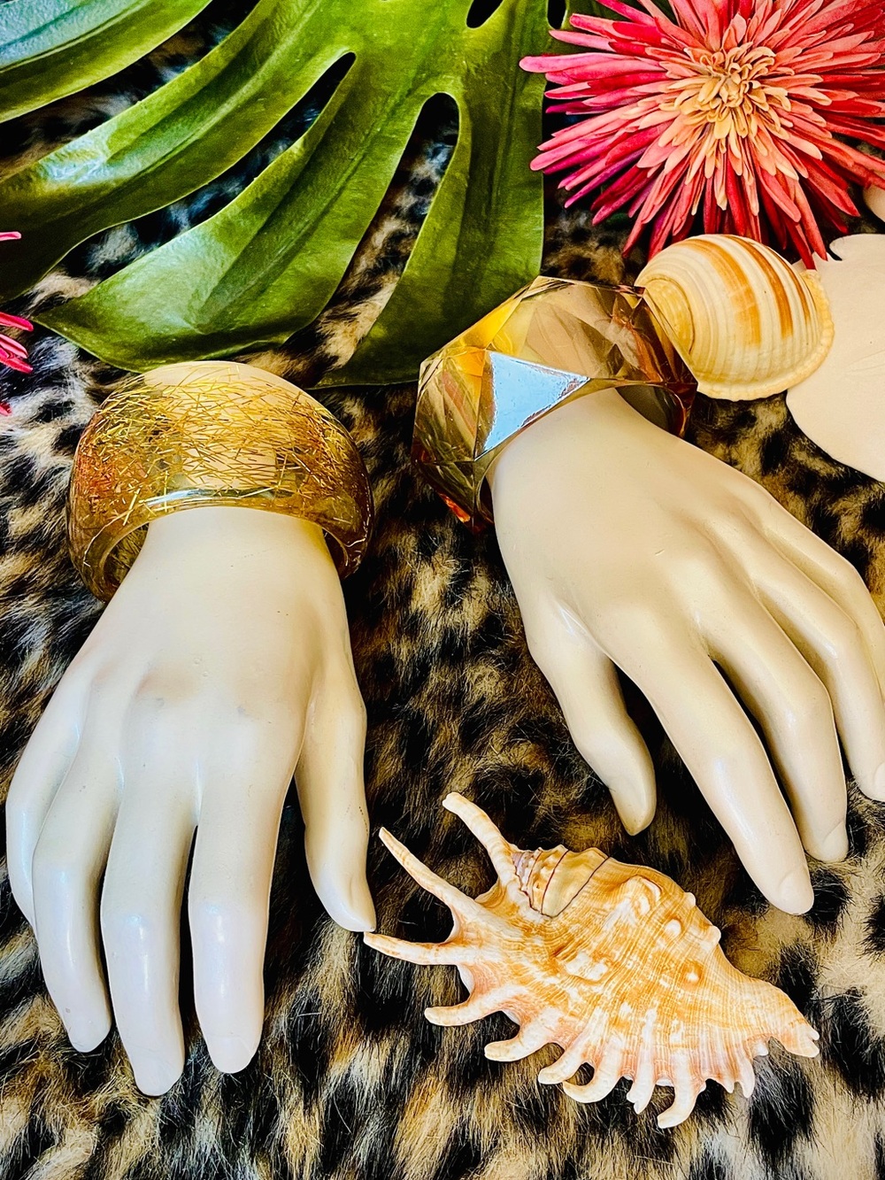 ♥️ Pair of chunky Vintage Golden Lucite bangles. 60s, set of two.